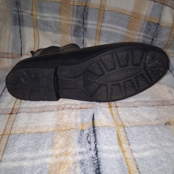 A pair of J. Crew Kenton Chelsea boots in a men\'s size 10. Like new condition main image 12